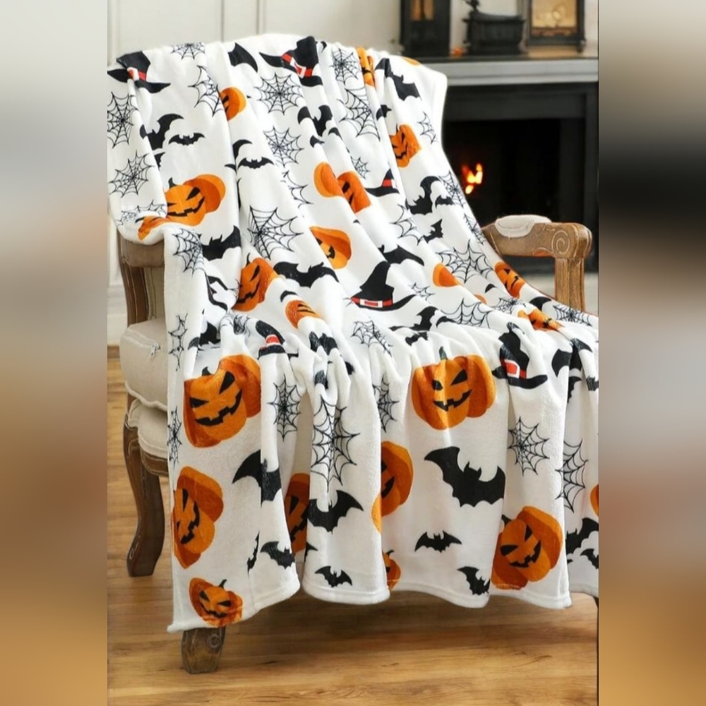 Halloween Pumpkin and Bat Fleece Throw Blanket
